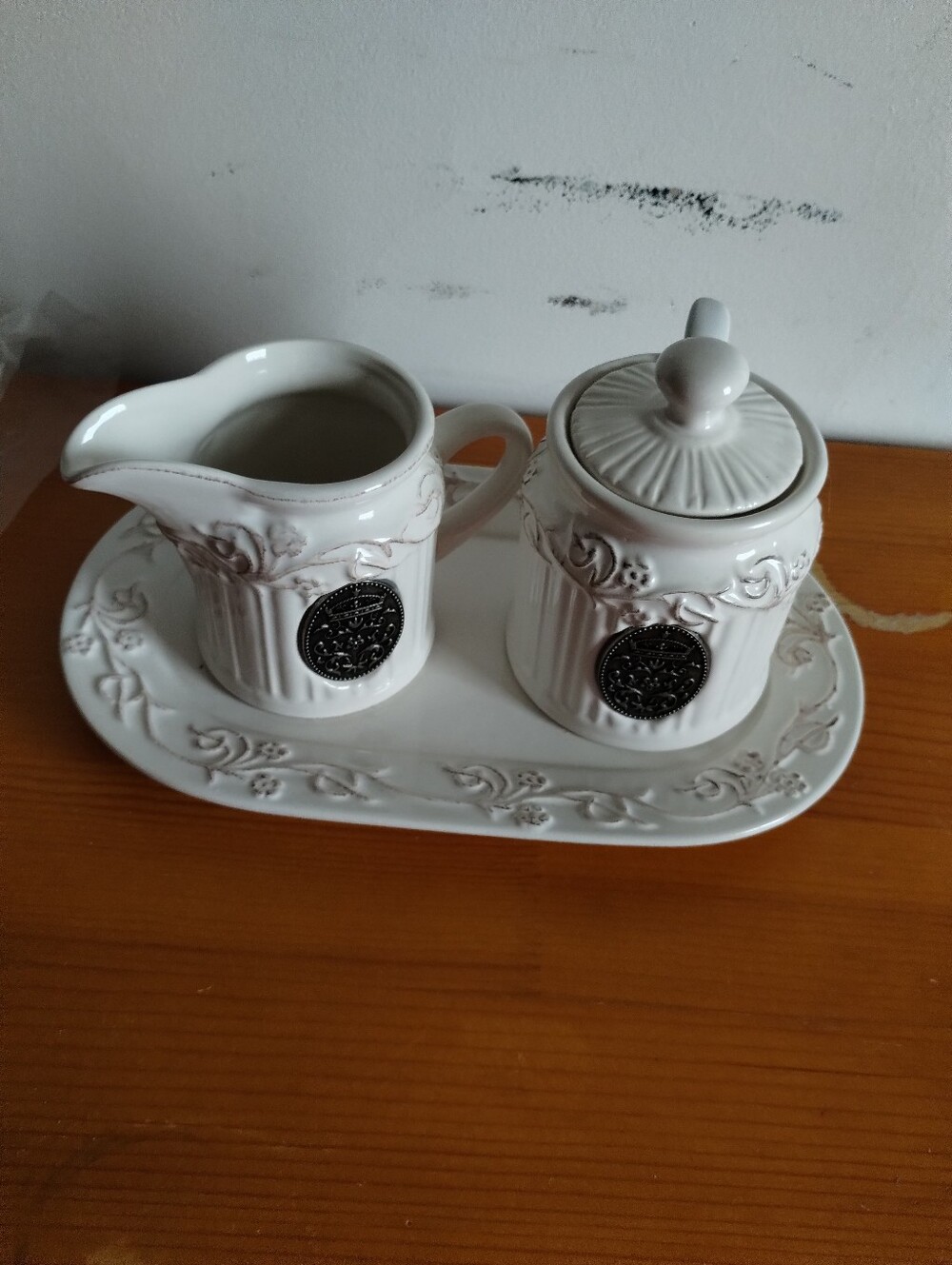 VTG White Ceramic Sugar and Creamer Set with Tray
